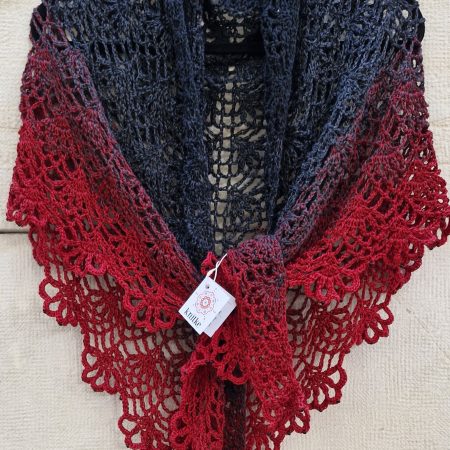 kvačkana ruta od črne do rdeče s perlicami