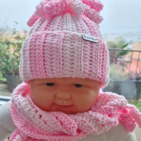 kvačkana kapica in šal za dojenčico