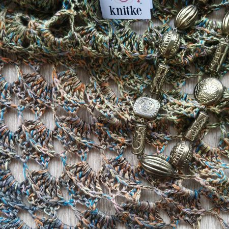 kvačkana ruta od zelene, rjave do modre